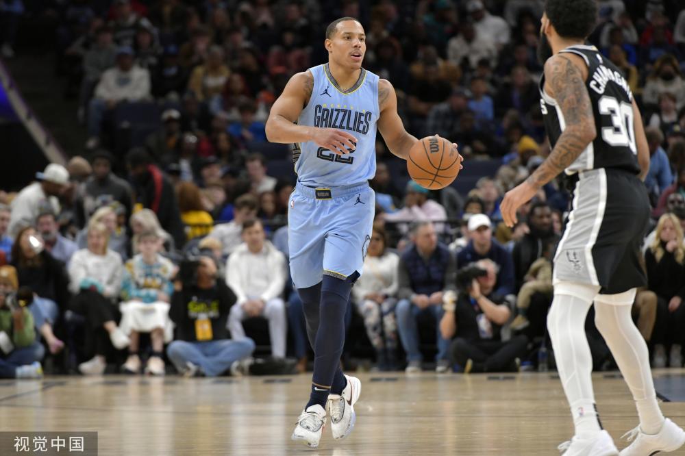 [NBA]福克斯首秀 马刺险胜鹰队.